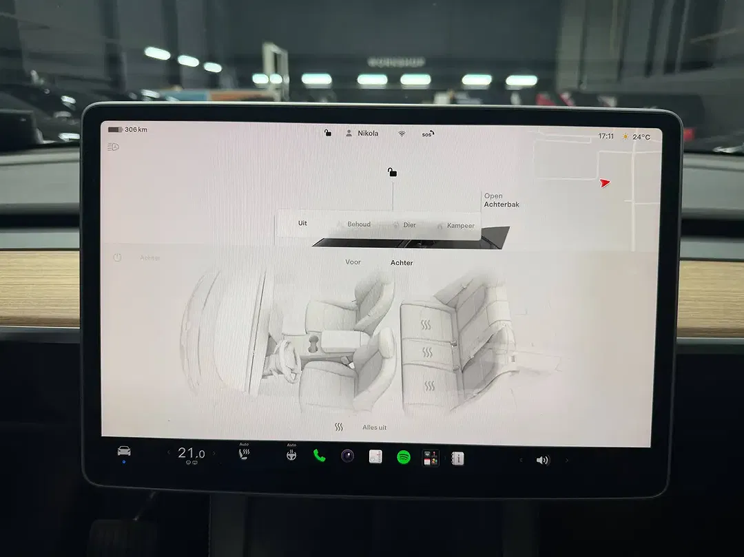 Tesla Model Y RWD Premium - Thumbnail 18
