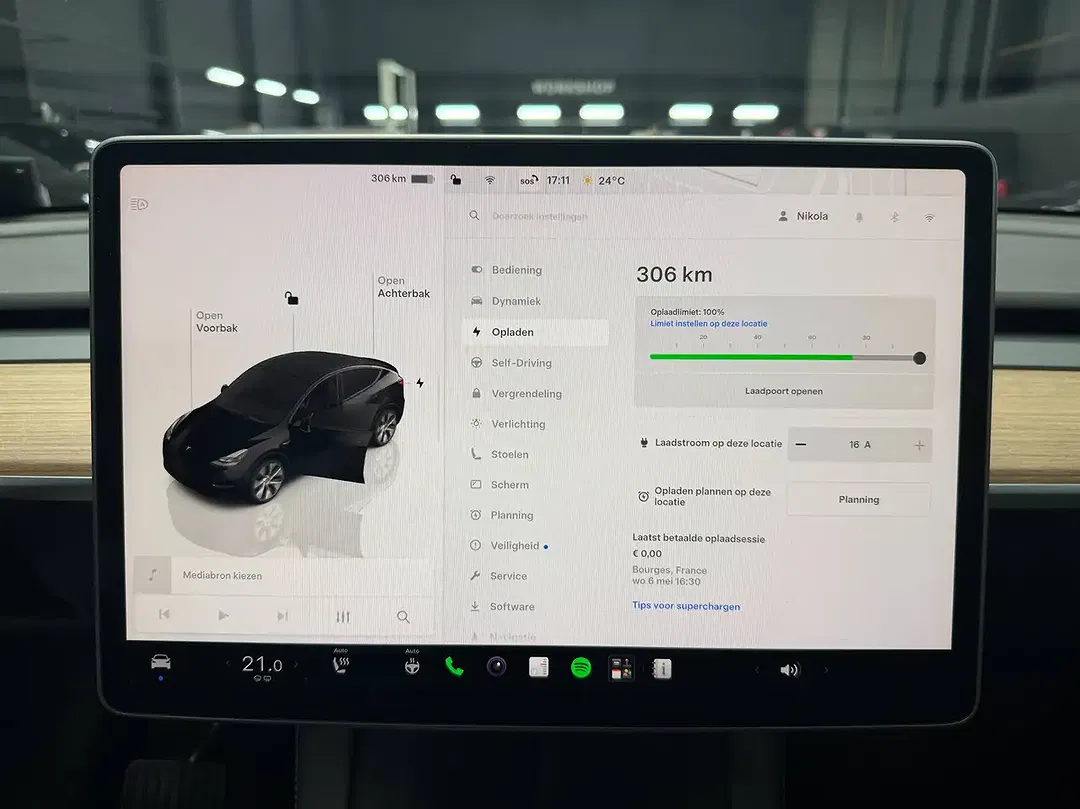Tesla Model Y RWD Premium - Thumbnail 19