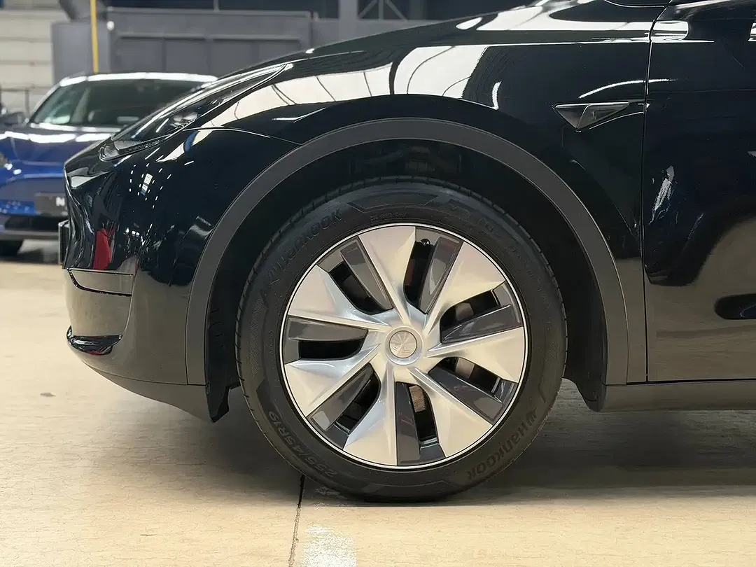 Tesla Model Y RWD Premium - Thumbnail 8