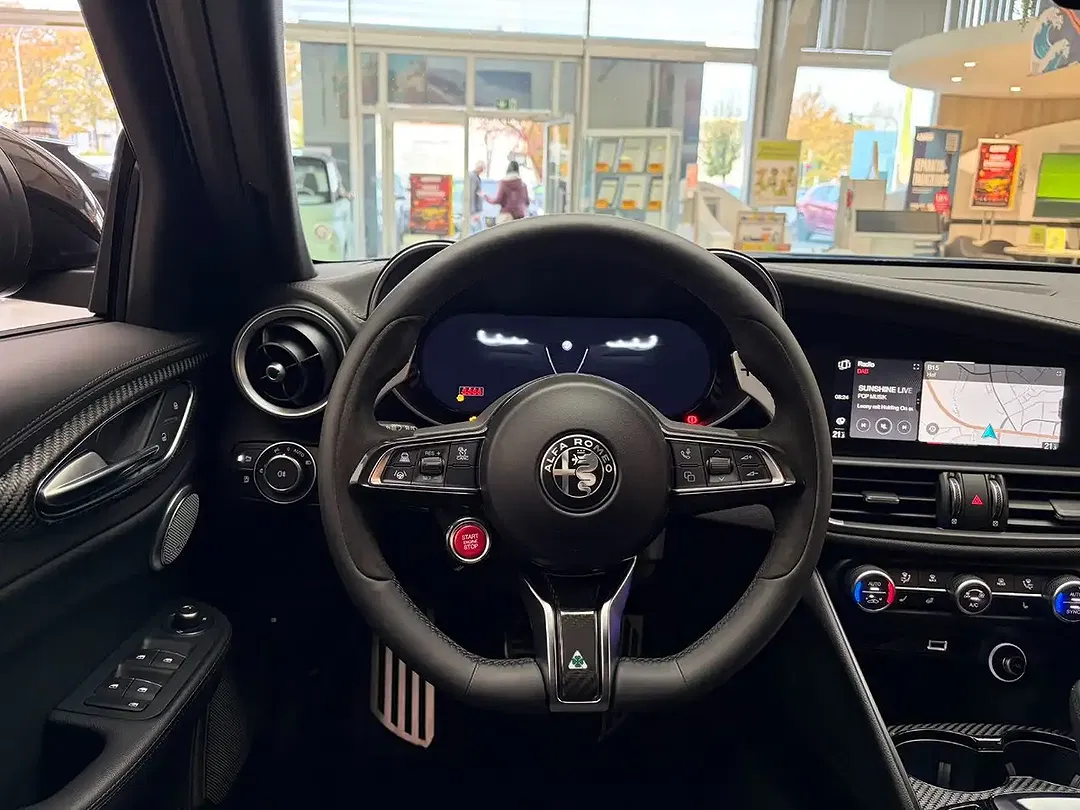 Alfa Romeo Giulia Quadrifoglio - Thumbnail 9