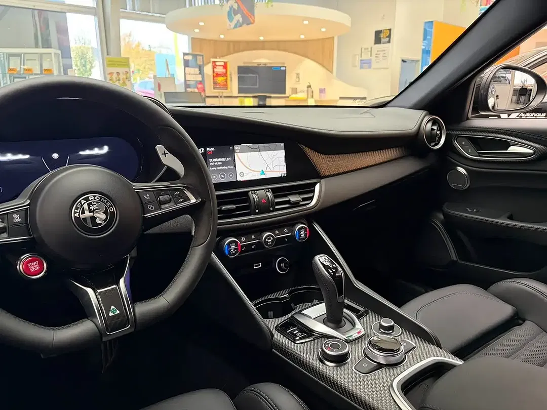 Alfa Romeo Giulia Quadrifoglio - Thumbnail 10