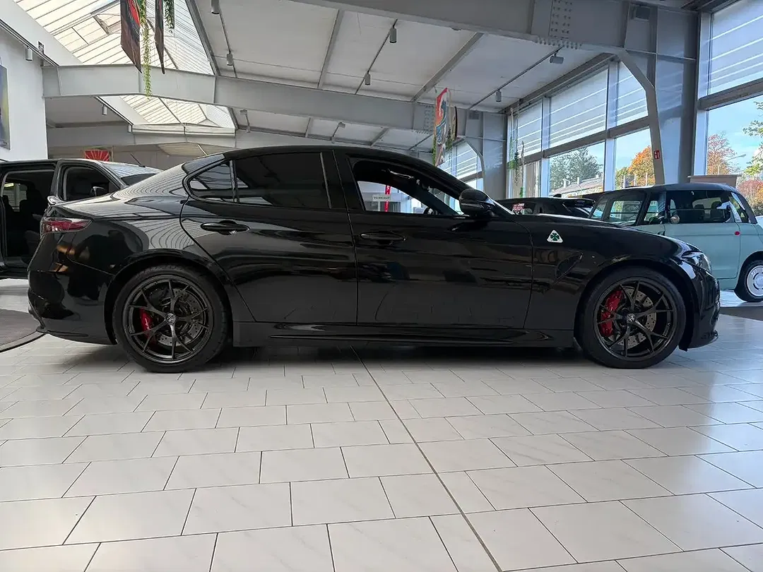 Alfa Romeo Giulia Quadrifoglio - Thumbnail 4