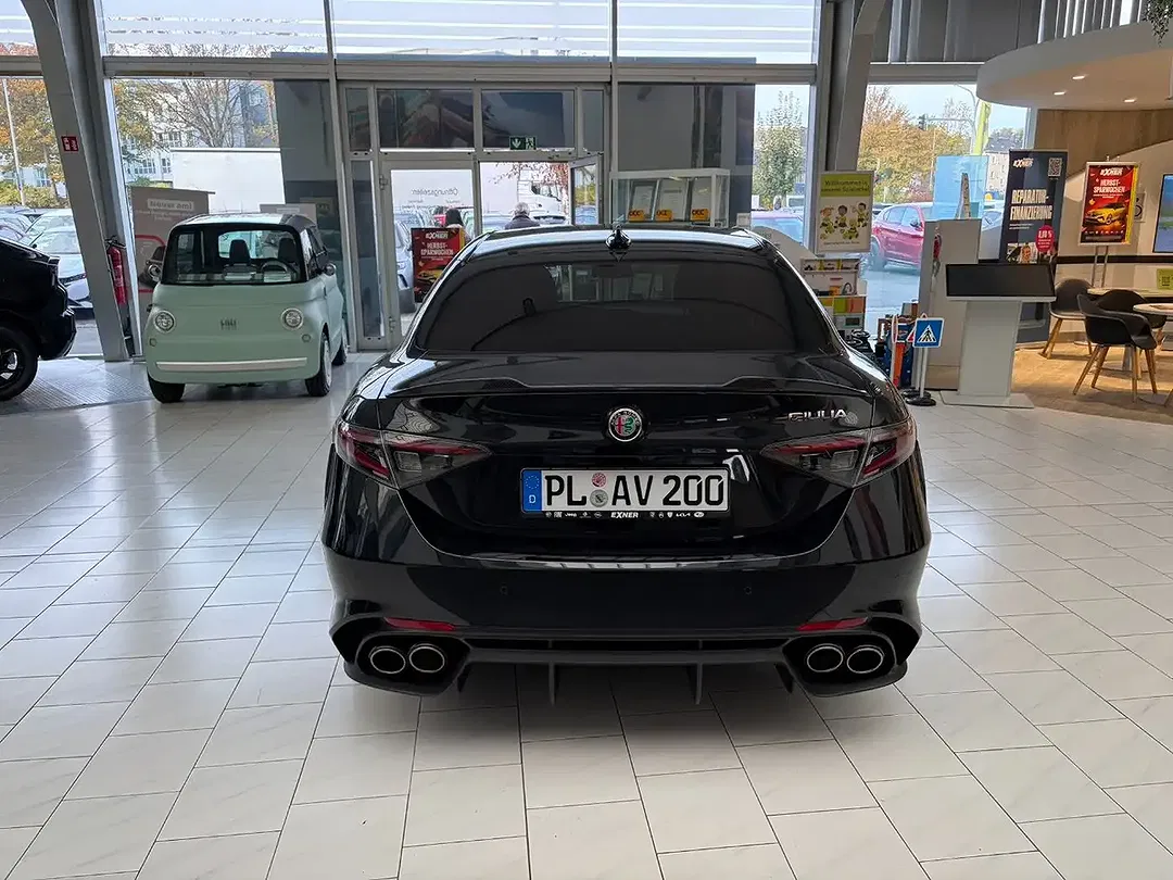 Alfa Romeo Giulia Quadrifoglio - Thumbnail 5