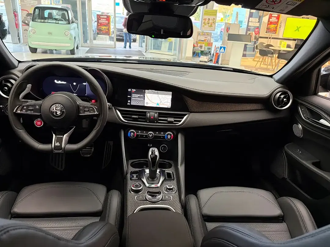 Alfa Romeo Giulia Quadrifoglio - Thumbnail 8