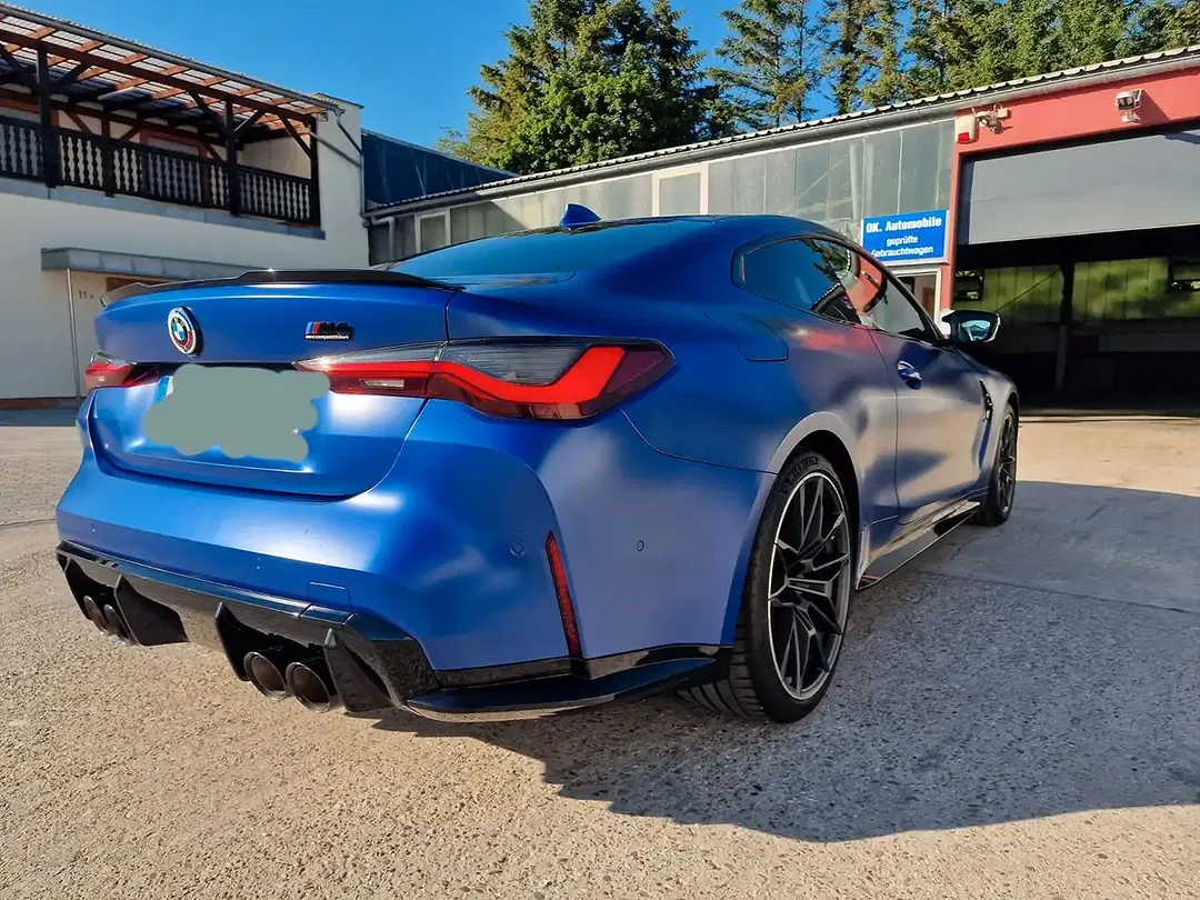 BMW M4 xDrive Competition Coupe - Thumbnail 3