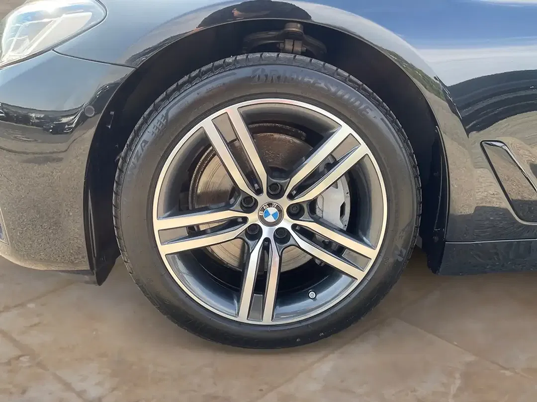 BMW 530 xDrive - Thumbnail 2