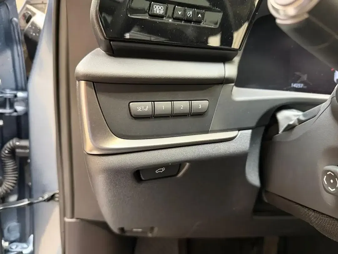 Lexus RZ - Thumbnail 14