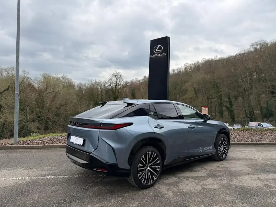 Lexus RZ - Thumbnail 3