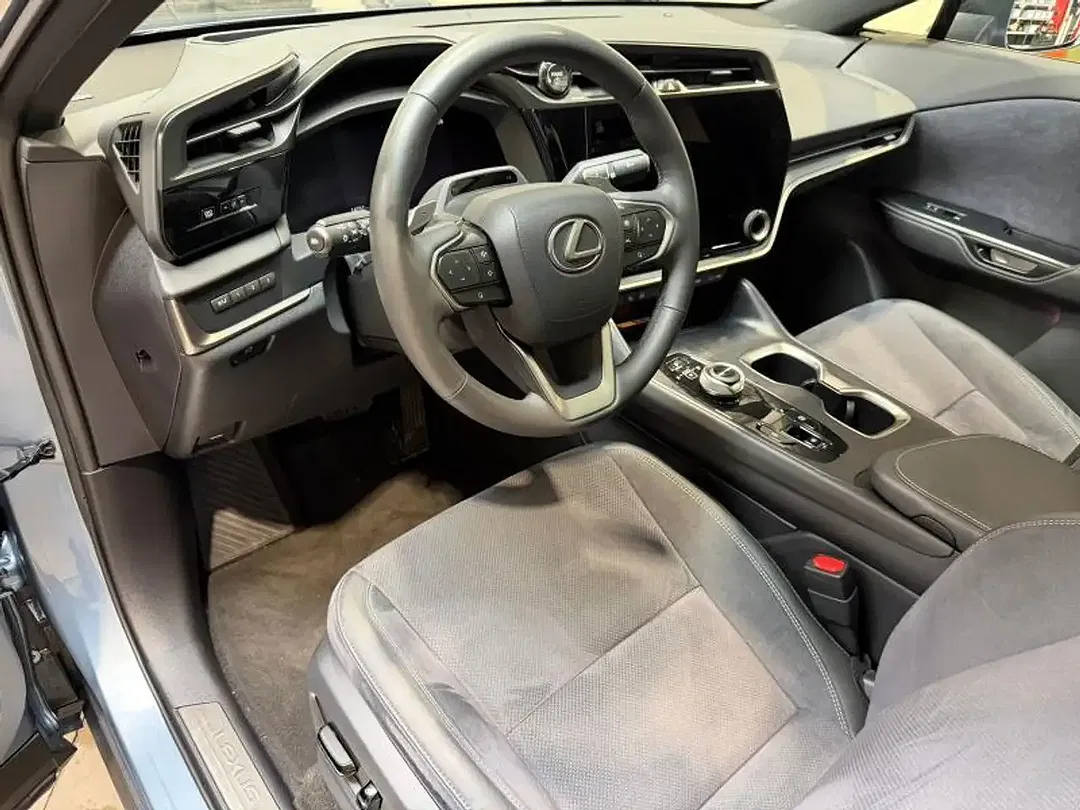 Lexus RZ - Thumbnail 5