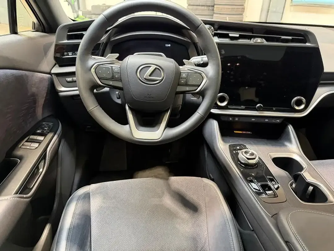 Lexus RZ - Thumbnail 6