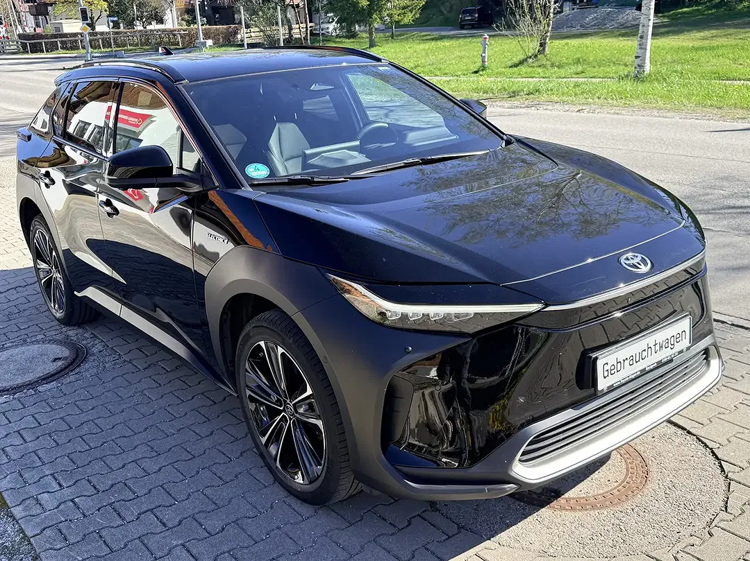 Toyota bZ4X - Thumbnail 4