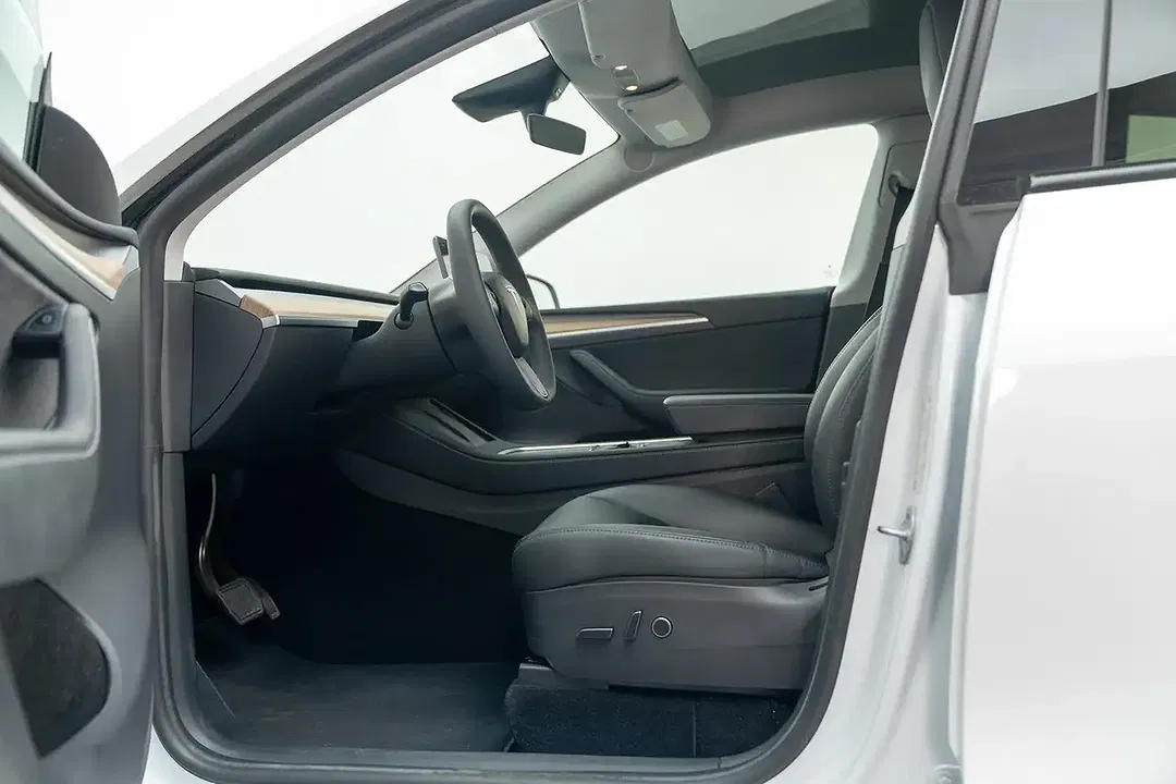 Tesla Model Y AWD Dual Motor - Thumbnail 8