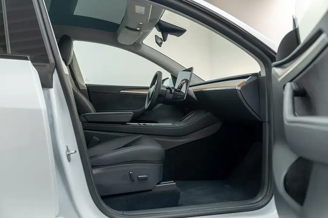 Tesla Model Y AWD Dual Motor - Thumbnail 9