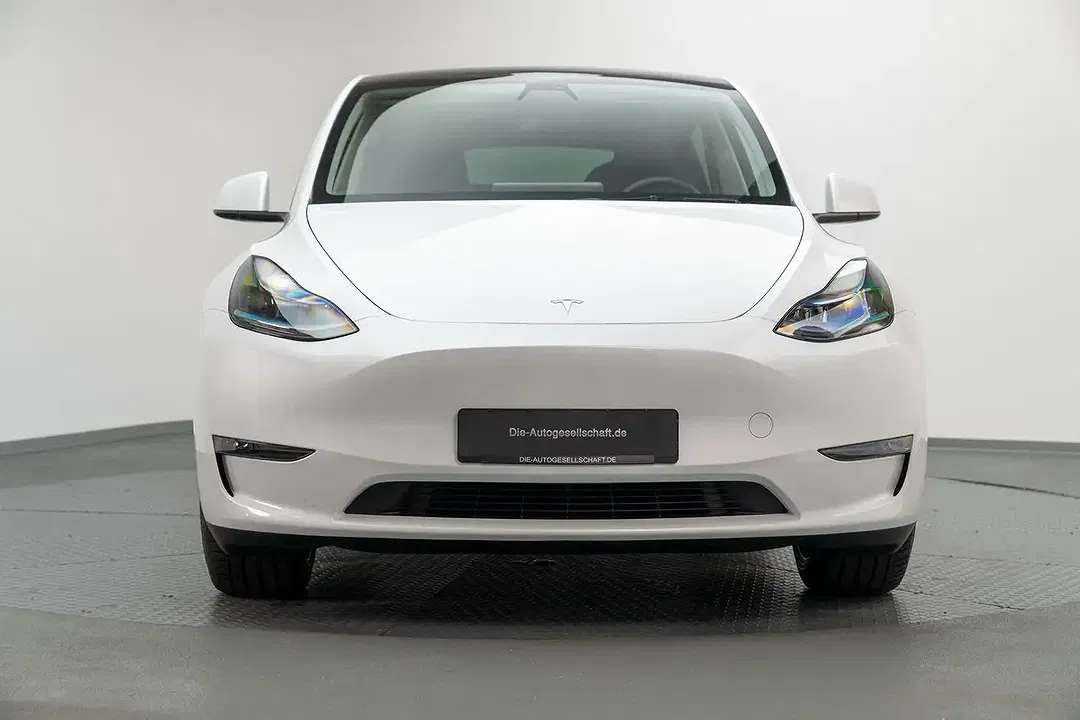 Tesla Model Y AWD Dual Motor - Thumbnail 3