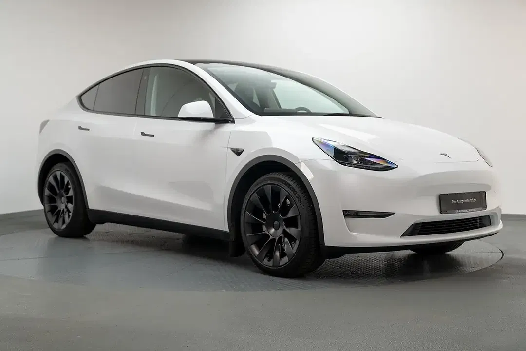 Tesla Model Y AWD Dual Motor - Thumbnail 4