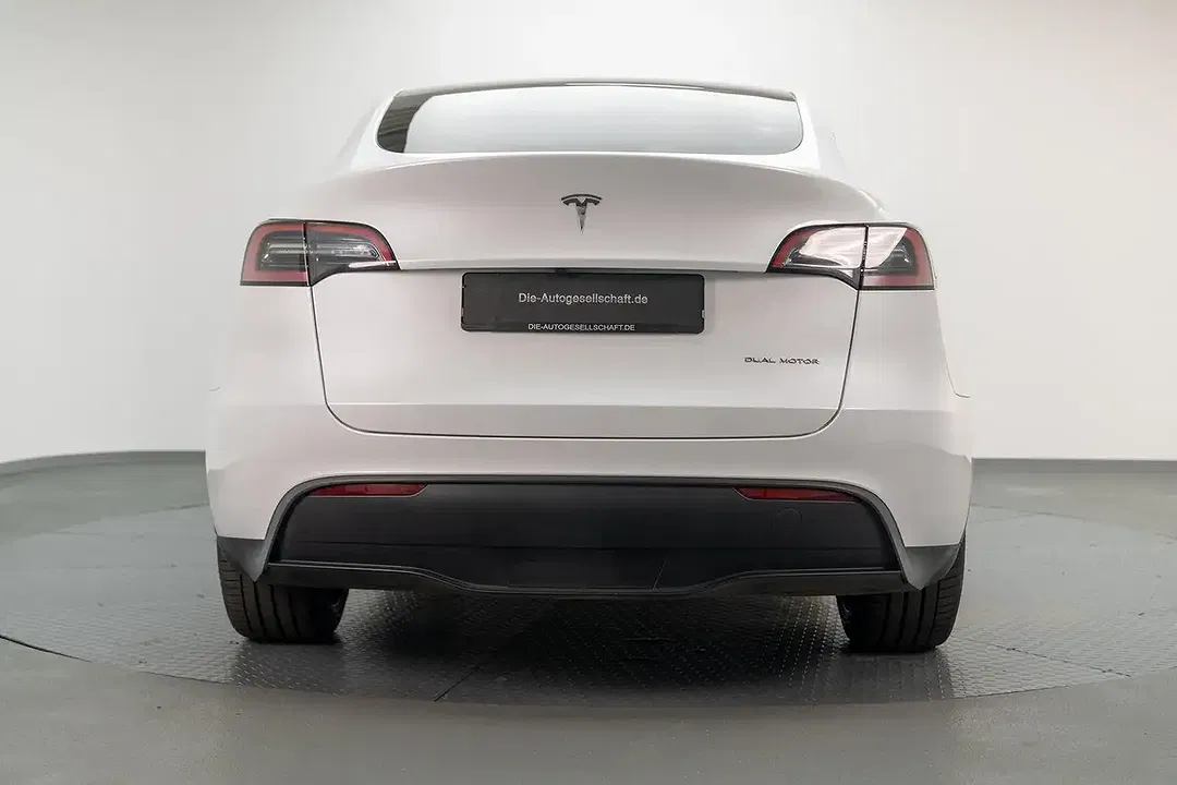 Tesla Model Y AWD Dual Motor - Thumbnail 6
