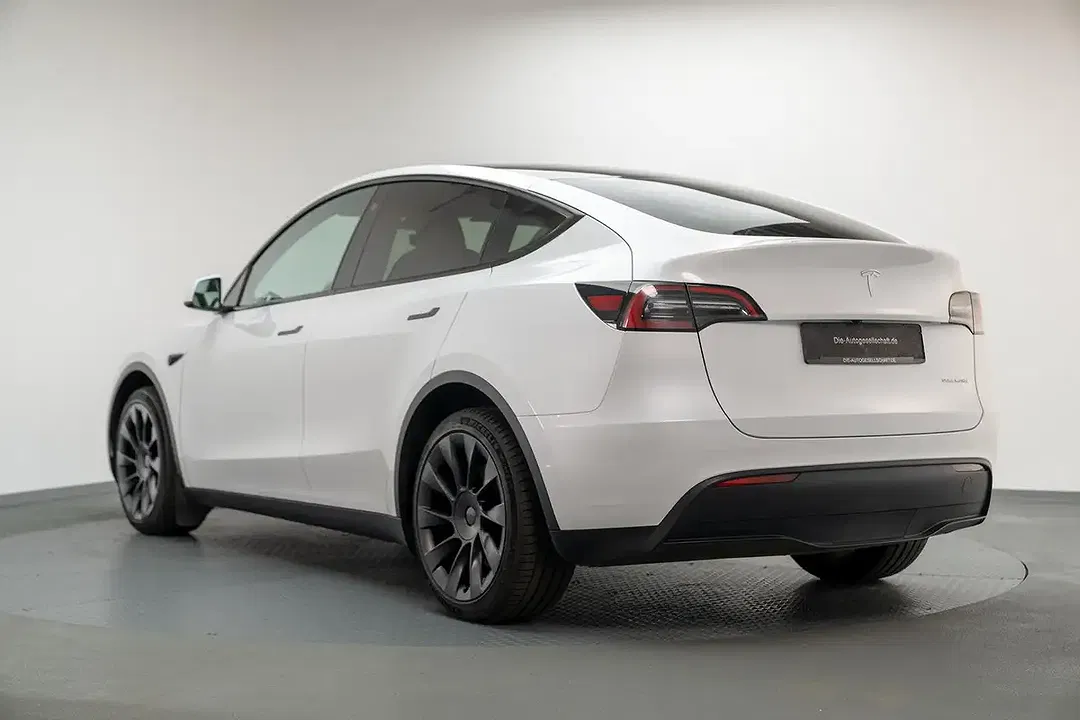 Tesla Model Y AWD Dual Motor - Thumbnail 7