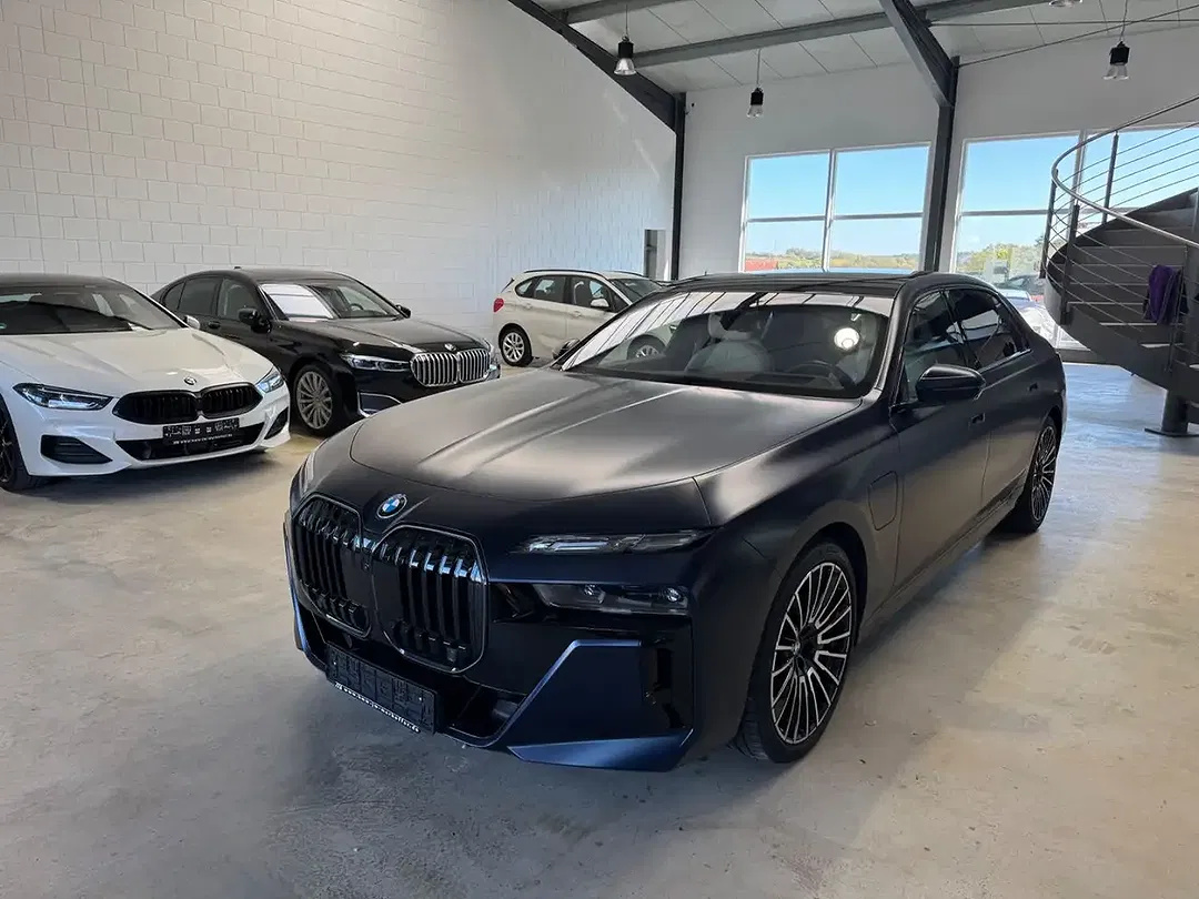 BMW 750 xDrive M Sport Pro Individual Lounge - Thumbnail 10