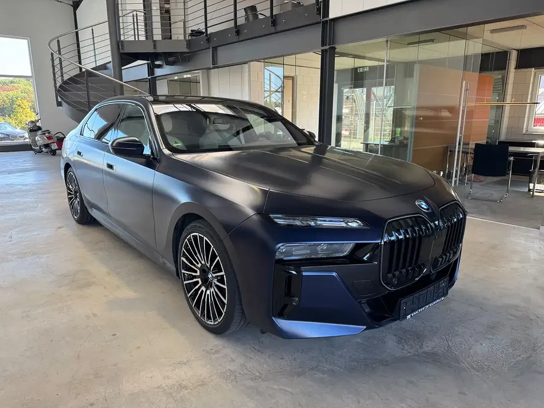 BMW 750 xDrive M Sport Pro Individual Lounge - Thumbnail 11