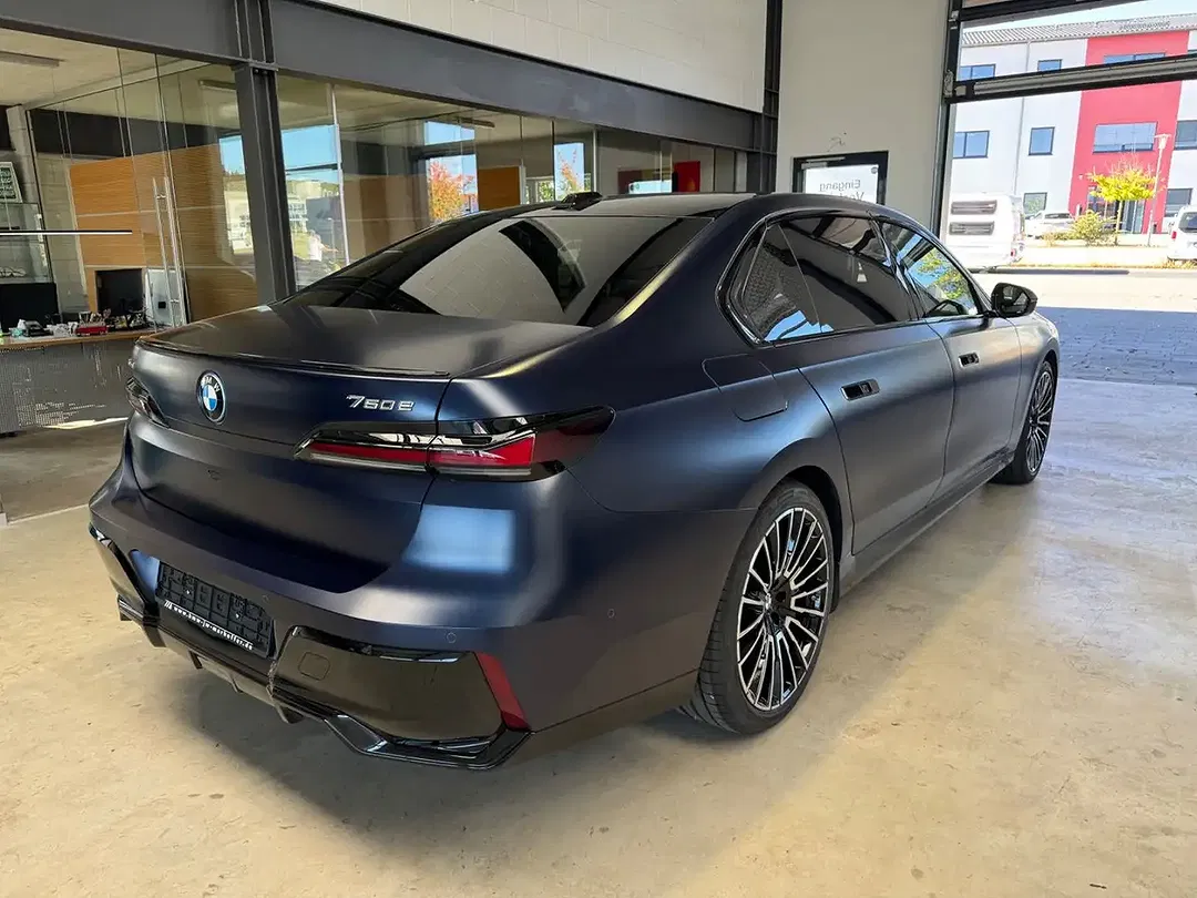 BMW 750 xDrive M Sport Pro Individual Lounge - Thumbnail 12