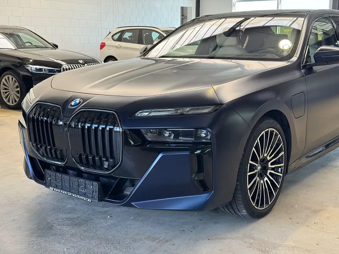 BMW 750 xDrive M Sport Pro Individual Lounge - Thumbnail 13