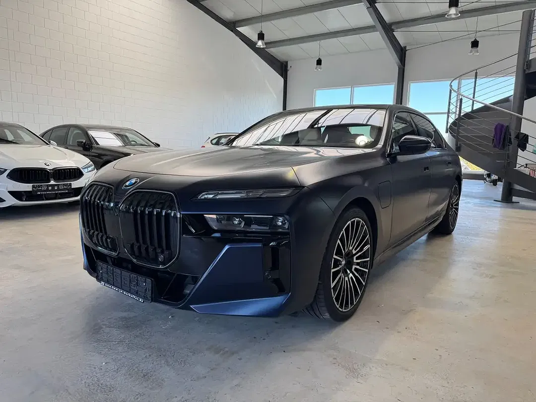 BMW 750 xDrive M Sport Pro Individual Lounge - Thumbnail 14