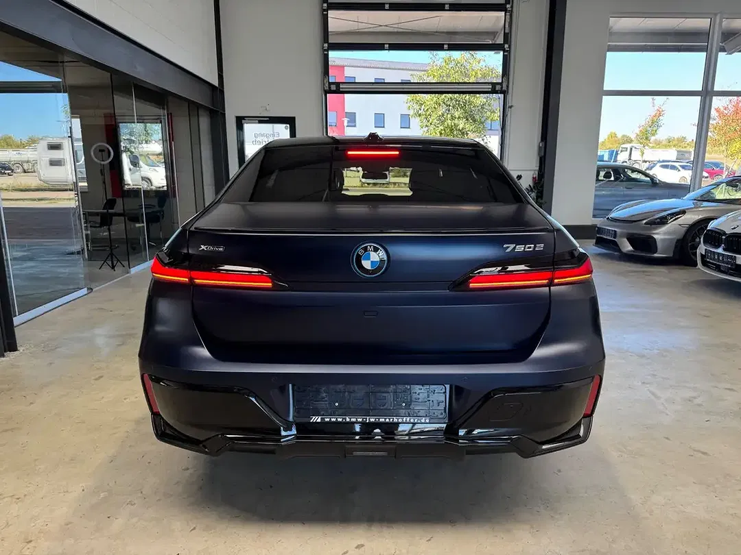 BMW 750 xDrive M Sport Pro Individual Lounge - Thumbnail 6