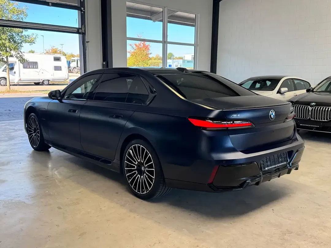 BMW 750 xDrive M Sport Pro Individual Lounge - Thumbnail 7