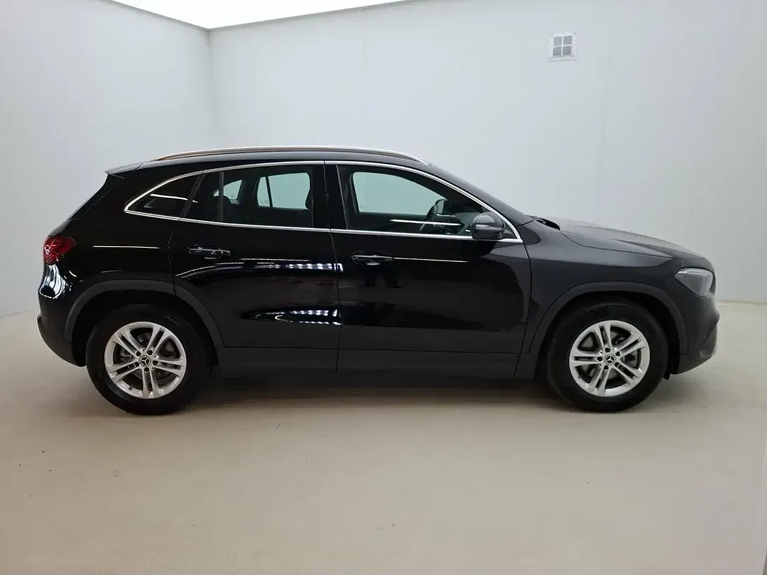 Mercedes-Benz GLA 200 - Thumbnail 3
