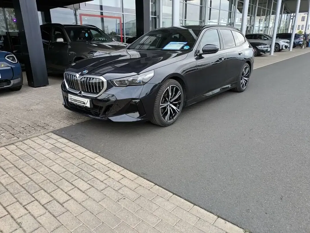 BMW 520 Touring M Sport - Thumbnail 2