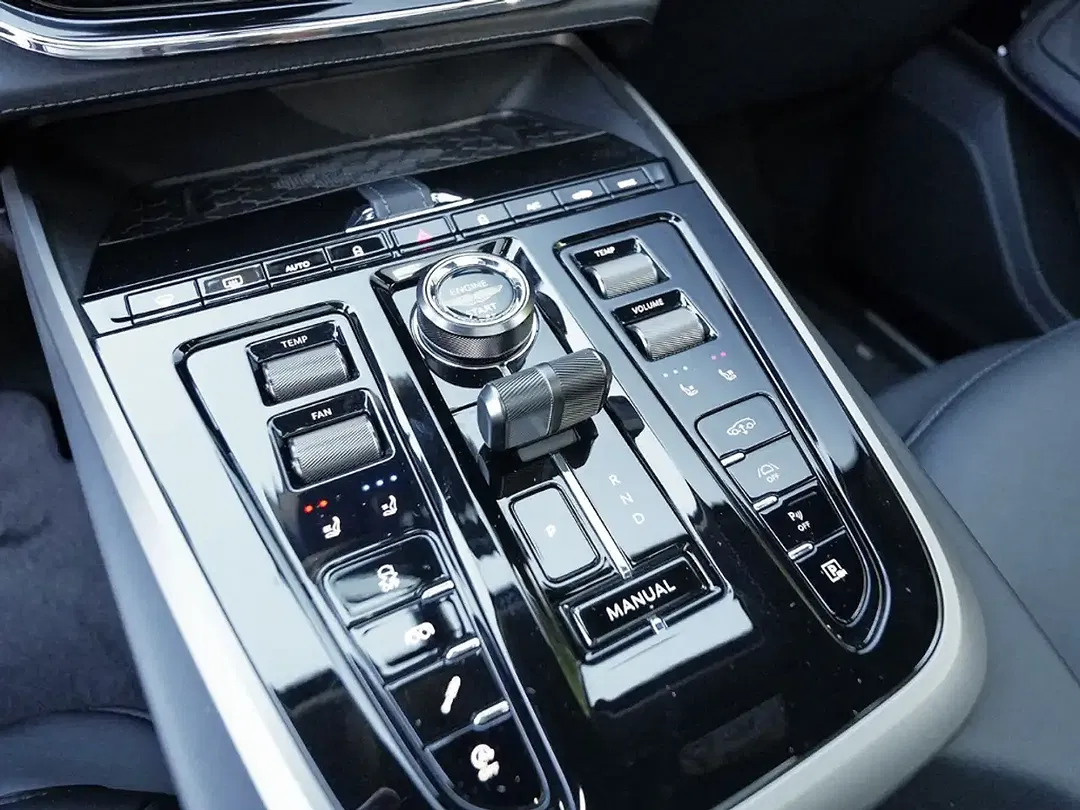 Aston Martin DBX 707 - Thumbnail 14