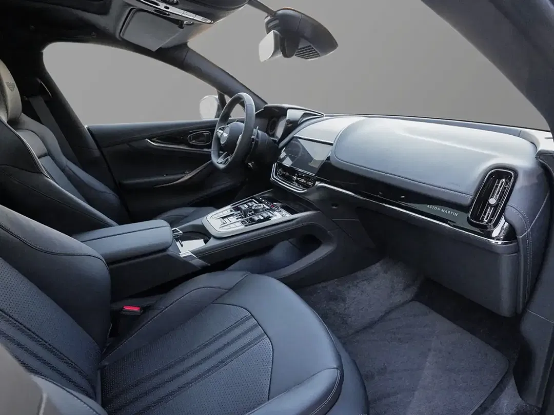 Aston Martin DBX 707 - foto 21