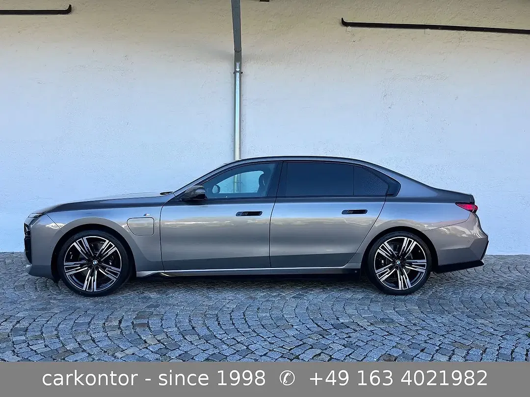 BMW 750 M Sport Pro Lounge - foto 1