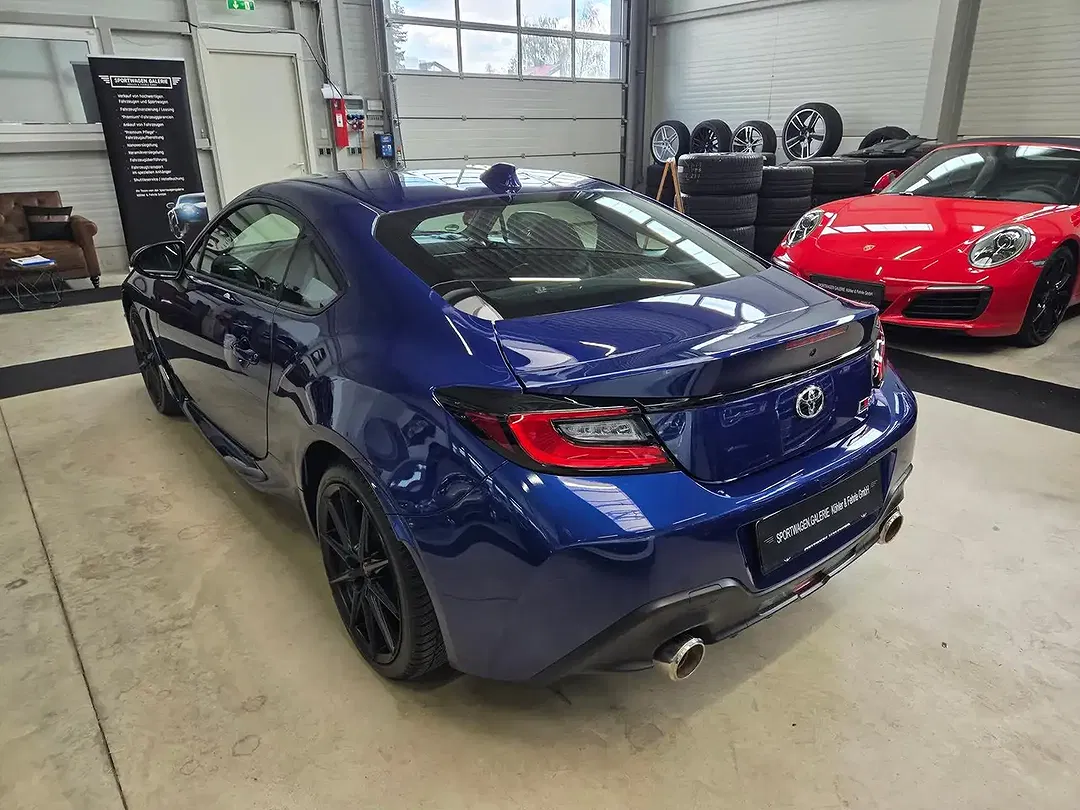 Toyota GR86 - Thumbnail 13