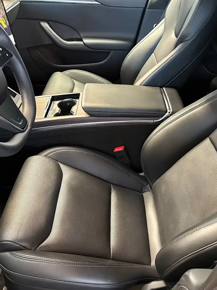 Tesla Model S - Thumbnail 10