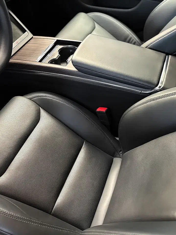 Tesla Model S - Thumbnail 11