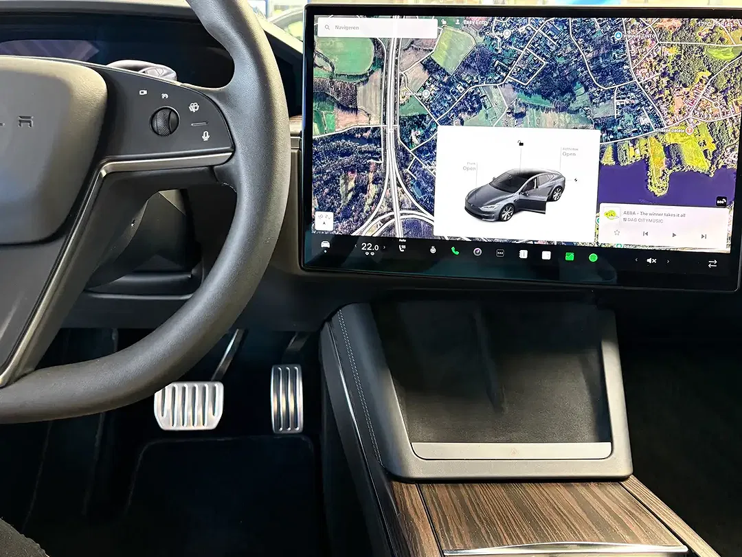 Tesla Model S - Thumbnail 12