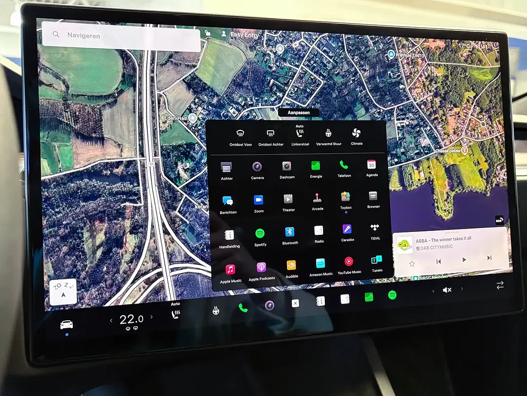 Tesla Model S - Thumbnail 13