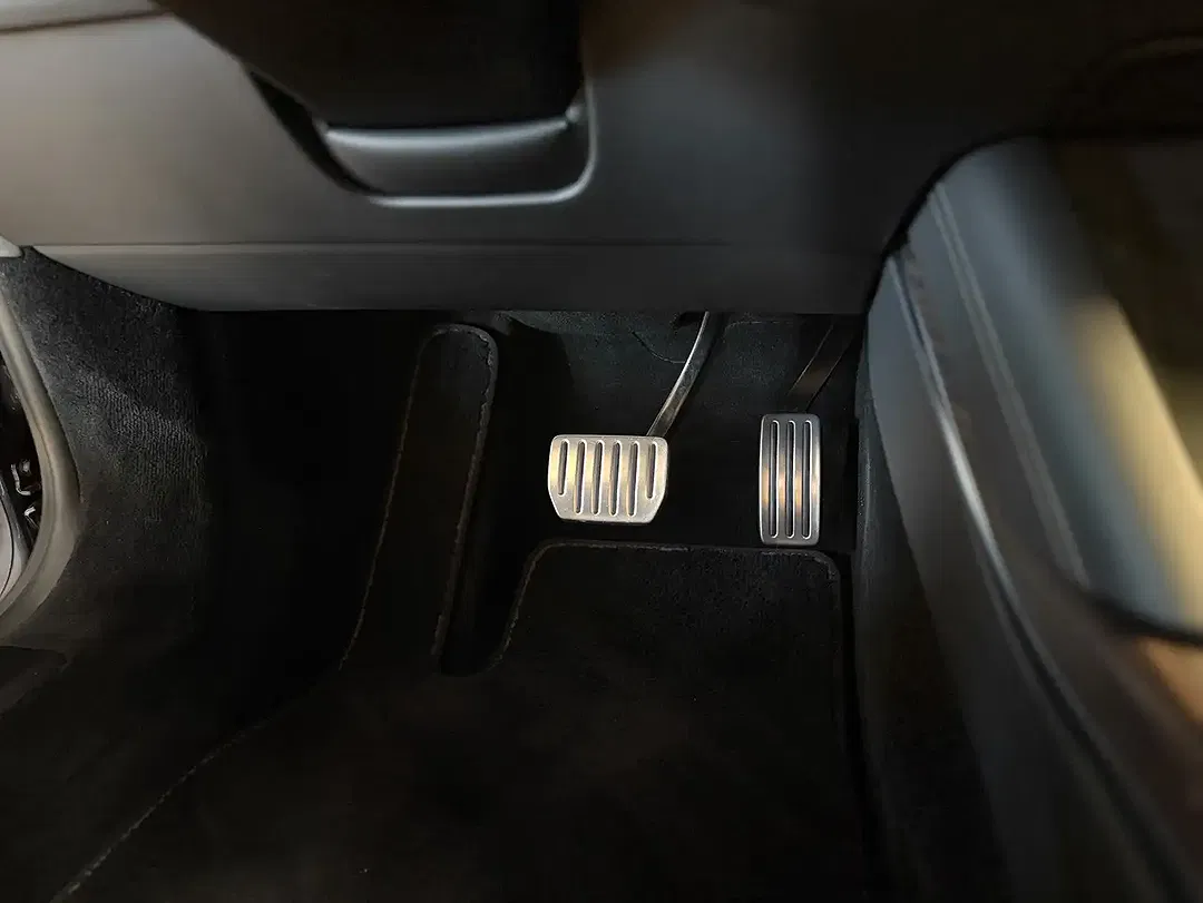 Tesla Model S - Thumbnail 9