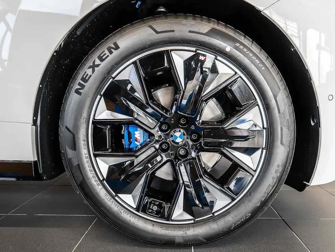 BMW iX xDrive M Sport - Thumbnail 4