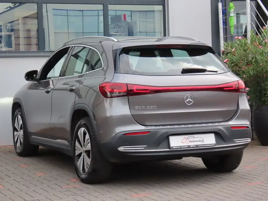 Mercedes-Benz EQA 250 - Thumbnail 10
