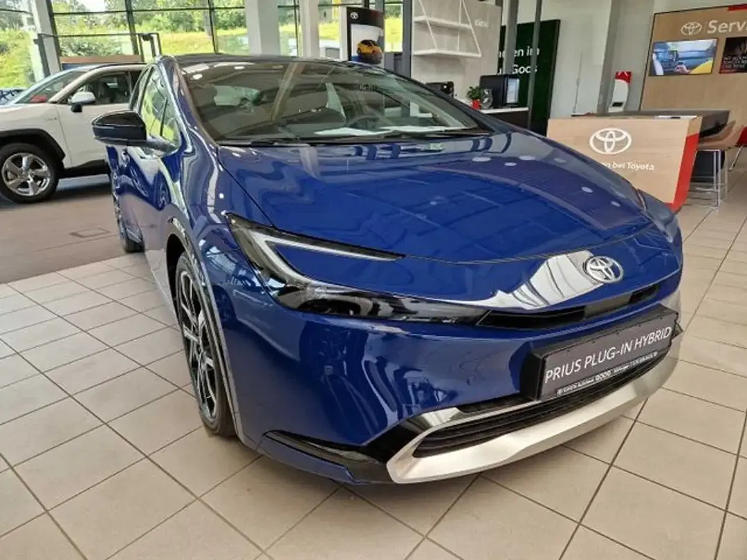 Toyota Prius PHEV Executive - Thumbnail 7