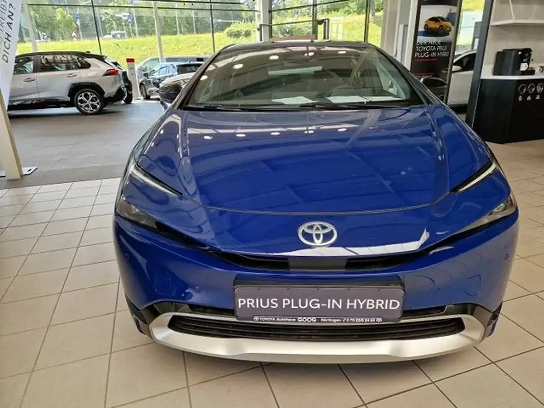 Toyota Prius PHEV Executive - Thumbnail 8