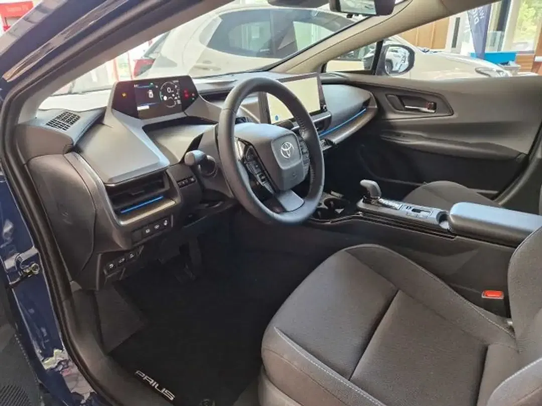 Toyota Prius PHEV Executive - Thumbnail 9