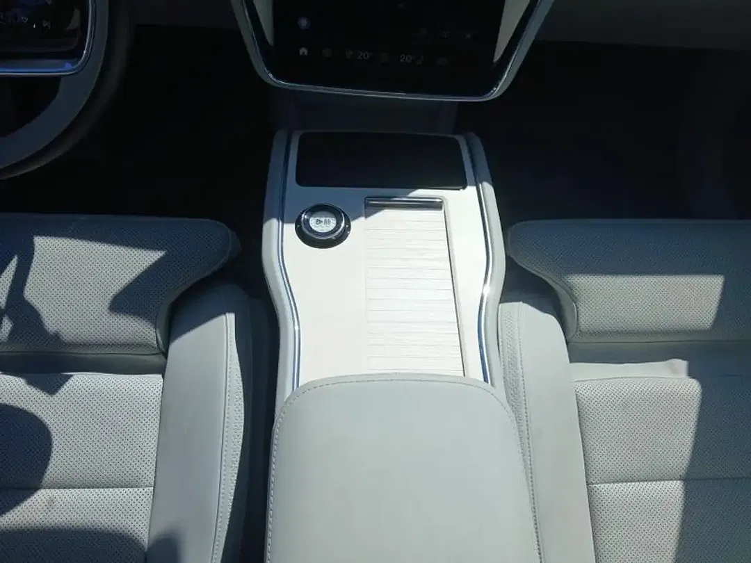 Volvo EX90 Ultra - Thumbnail 11