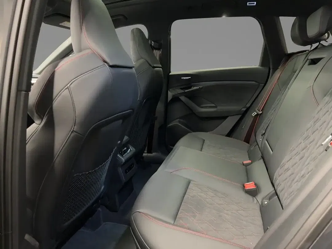 Audi Q6 e-tron quattro - Thumbnail 8