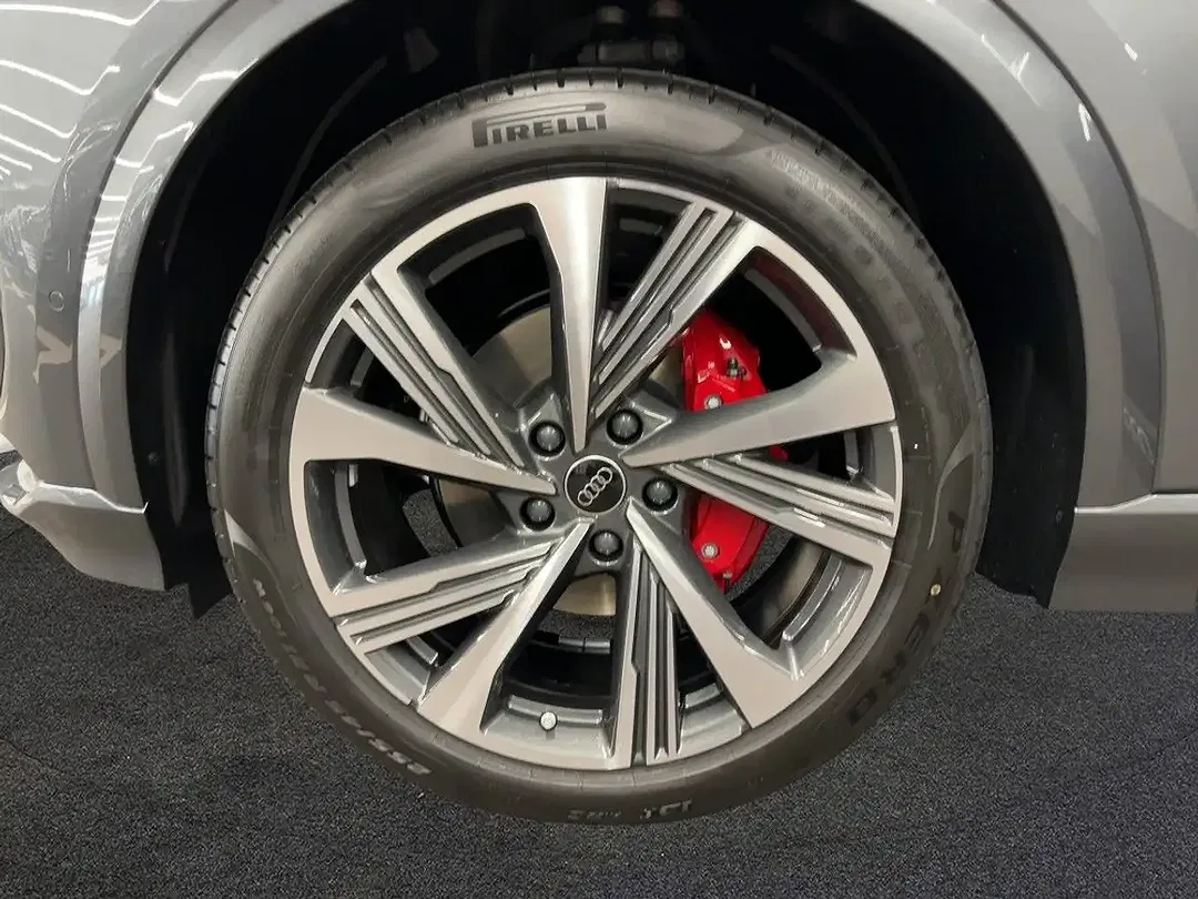 Audi Q6 e-tron quattro - Thumbnail 11