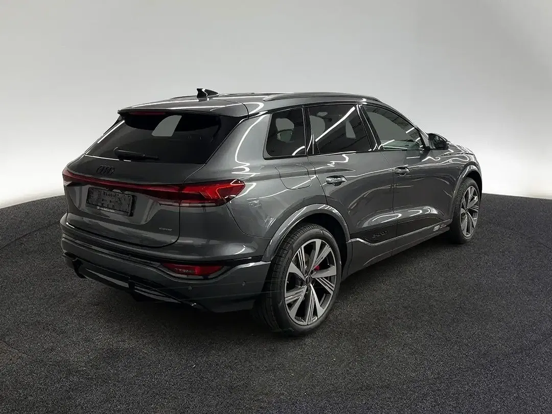 Audi Q6 e-tron quattro - Thumbnail 3