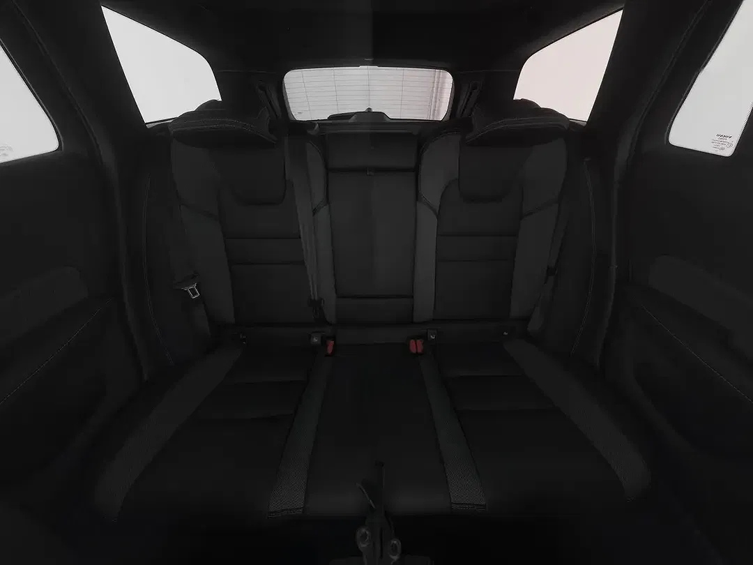 Volvo V60 T8 PHEV Hybrid AWD Plus Dark - Thumbnail 5