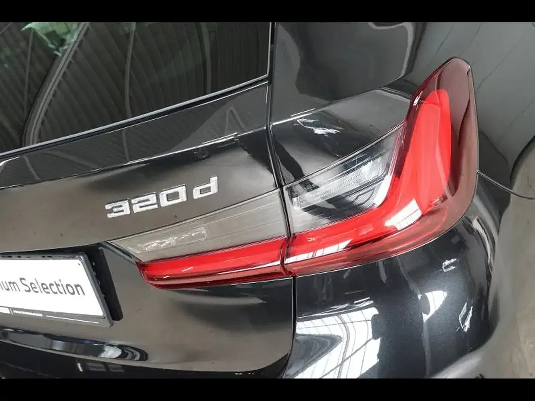 BMW 320 xDrive M Sport - Thumbnail 10